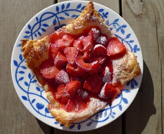 dessert på första jordgubbarna