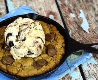 Peanut Butter Cup Pizzookie!!  Easy dessert recipe for 2!!