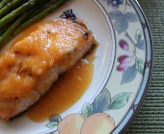 Grilled Salmon with Spicy Pineapple Citrus Sauce