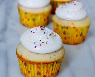 8 egg white Funfetti cupcakes and (7 minute) frosting