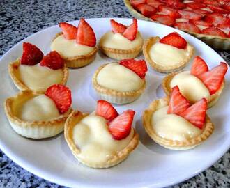 Tartaletas de crema pastelera y fresas sin azúcar