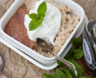 Rhabarber-Frühstücks-Reis mit Joghurt aus Schafsmilch und frischer Minze…