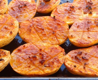 Patatas al horno con ajo y pimentón