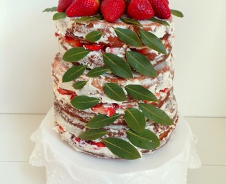 Nude cake  ou naked cake aux fraises / Pièce montée (Strawberries nude cake)
