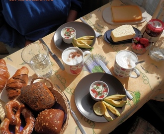 Frühstück in der Sonne mit Oeuf en Cocotte à la Varoma