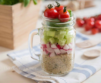 Quinoa Salat mit Radieschen und Kräutern