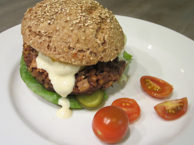Vegan MoFo #22: Thrive-Cereal & NMA-Burger on VFF-Buns