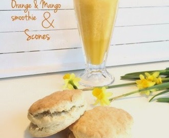 Mango och apelsinsmoothie & scones med ägg