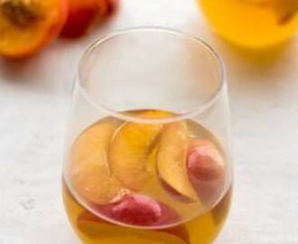 White Wine Cocktail with Peaches and Honey Fig Syrup for #Brunchweek