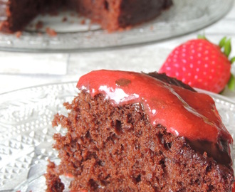 Gâteau moelleux au chocolat et sa sauce fraise basilic