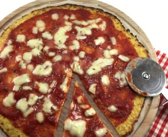 Finta pizza con base di cavolfiore - ideale per Dieta