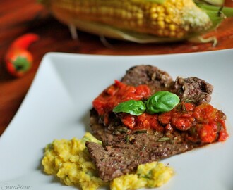 Stek z udźca wołowego, purée z kukurydzy i pyszny sos pomidorowy