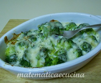 Broccoli gratinati al forno con Taleggio e Besciamella
