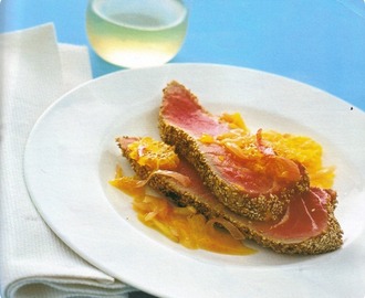 Tranci di tonno croccante con salsa al mandarino.
