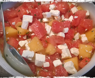 Salat mit Wasser- und Honigmelone, Feta und Minze