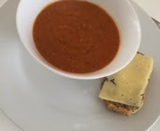 Linssoppa med tomat