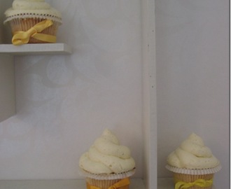 Cupcakes med äppelsmak, äppelkompott & vaniljmousse (glutenfria)