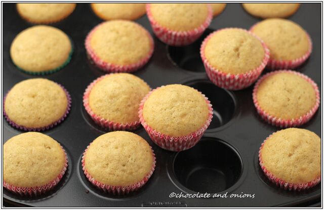 Basis Backen I – Saftige Vanillemuffins / Vanillecupcakes