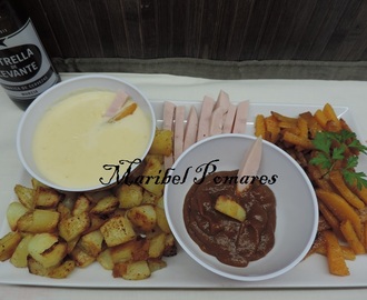 Calabaza y patatas al horno con jamón de pavo y salsas de queso y barbacoa.
