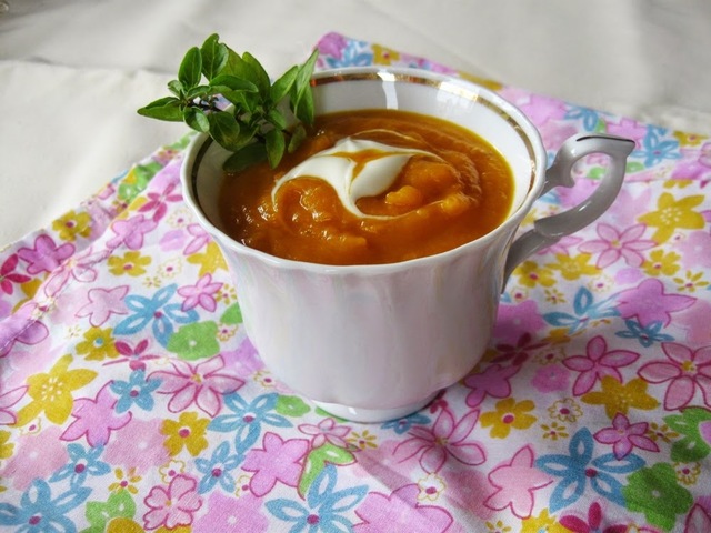 Gęsta zupa krem z dyni i pomidorów