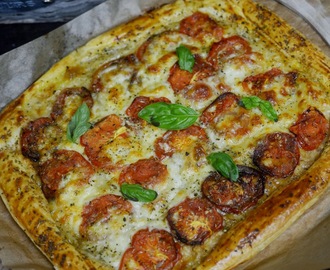 tarta - tarta caprese z pieczonymi pomidorami - pizza na cieście francuskim