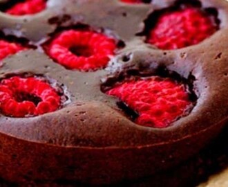 Receita de Torta de Chocolate com Framboesas, aprenda como fazer essa delicia de chocolate com framboesas, você vai adorar, anote a receita e prepare.
