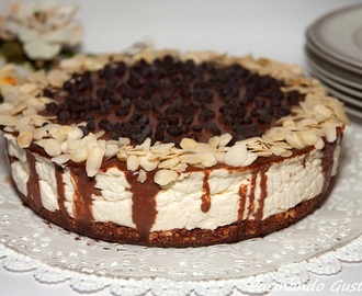 Cheesecake mandorle cioccolato