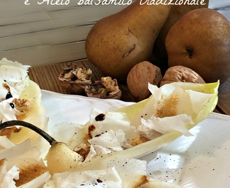 Barchette di indivia con grana, pere, noci e Aceto balsamico tradizionale di Modena D.O.P. Abbiamo qualcosa da festeggiare...
