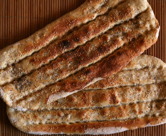 Pan persa y dip de queso feta
