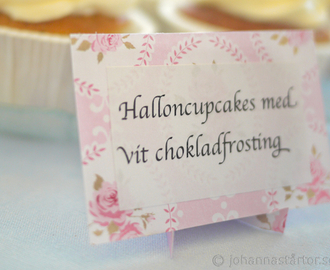 Halloncupcakes med vit chokladfrosting