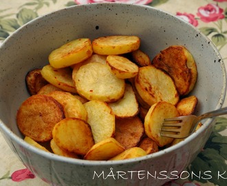 Marinera och grilla potatisen.