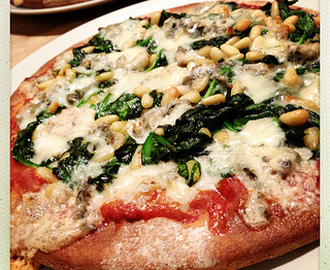 [Vegetarisch Recept] Pizza met Spinazie, Pijnboompitten en Roquefort