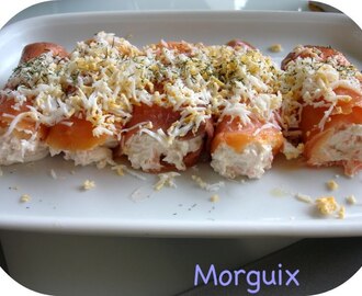 Rollitos de salmón rellenos de cebolla caramelizada y surimi