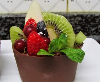 Vasito de chocolate con leche "Valor" sin azúcares añadidos y fruta fresca