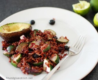 {Clean Eating} Zucchinireis mit Avocado und Beeren / Zucchini rice with avocado and berries