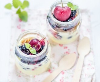 Tiramisù allo yogurt e frutti di bosco