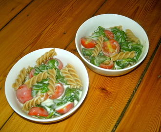 Pasta m. gorgonzola, tomat og spinat