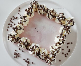 Chocolade-aardbei ijstaartje