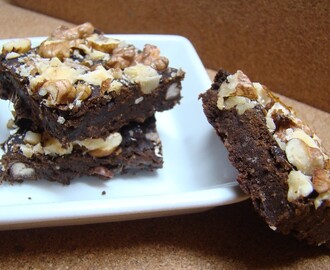 Fazolové brownies s karobem a vlašskými ořechy