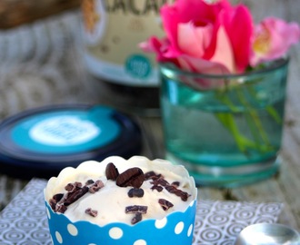 Latte Macchiato‑Eis mit dulce de leche und echten Kakaosplittern für die Eiszeit - das Eisevent von der S-Küche