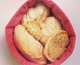 Der Gang zum Sonntagsbäcker war mal - jetzt gibt's frische Bürli aus dem eigenen Ofen!