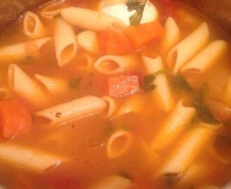 Sopa con verduras y Pasta