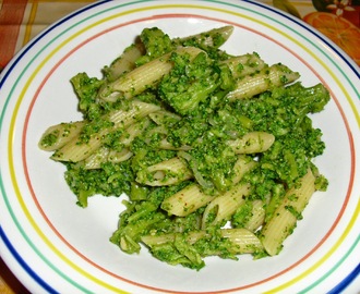 Le ricette PerdiPeso - Penne rigate con broccolo e pesto ligure