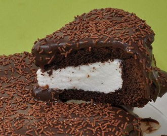 Bolo de Chocolate com Recheio de Marshmallow
