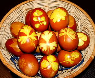 Colorare le uova di Pasqua in modo naturale