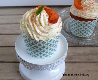 Cupcakes au coeur d'abricot et glaçage au basilic / Apricot heart cupcakes and basil icing