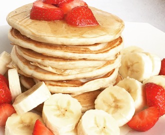 Vegan Pancakes with fresh fruits* Vegane Pancakes mit frischem Obst
