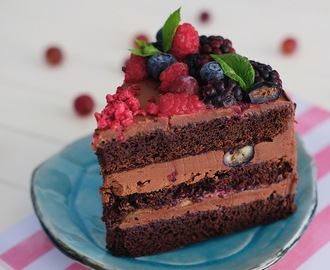 Čokoládová torta s letným ovocím