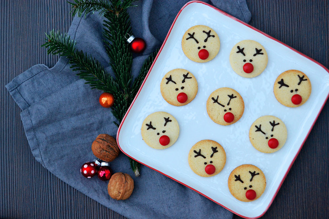 Plätzchenrausch - Weihnachten in der Küche {Rudolph the red-nosed Reindeer Cookies}