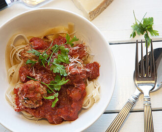 Lady og Vagabonden opskrift – kødboller med tomatsauce og pasta